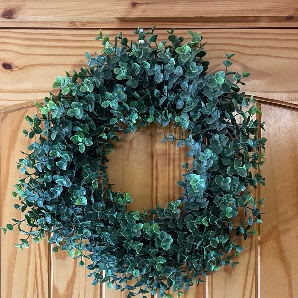 Green Eucalyptus Holiday Wreath 18”